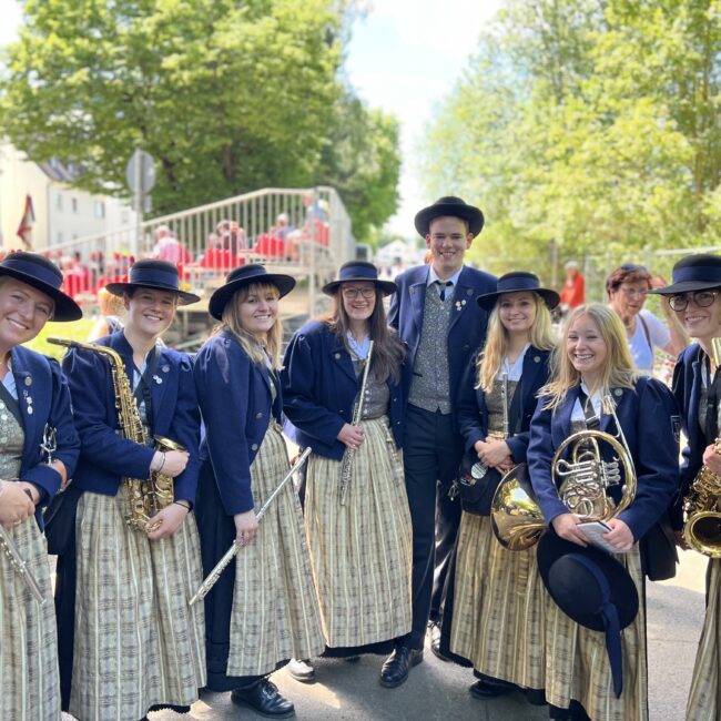 B8173228 2E5D 45B4 B096 0C7946B40A79