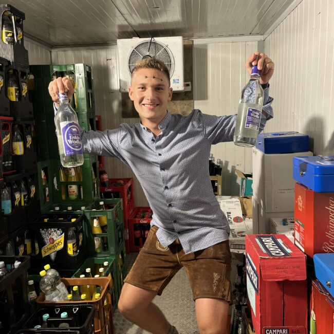 22 08 21 22 59 56 0549