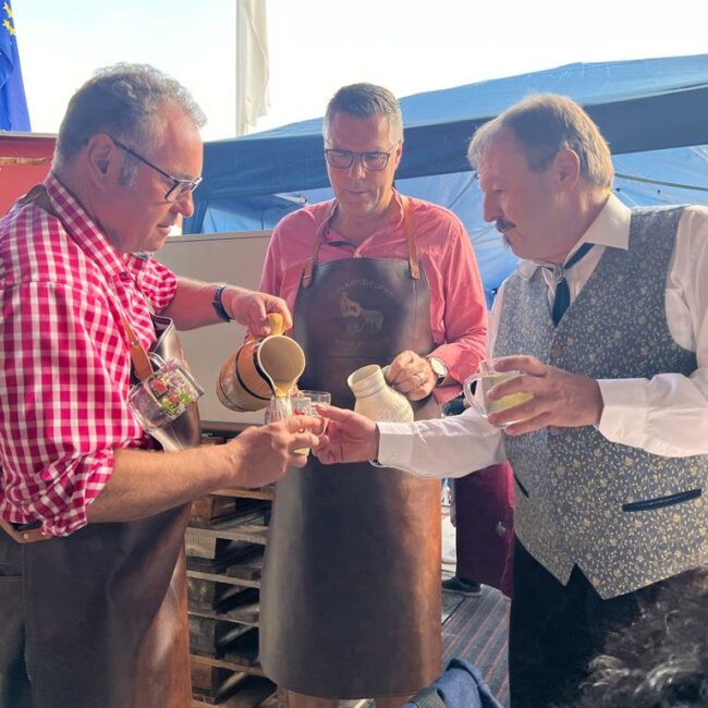 22 08 28 16 53 21 9303