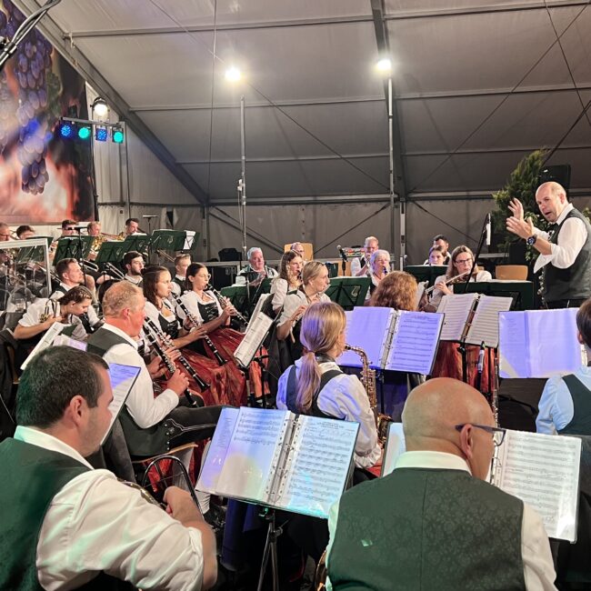 FE3383F7 0142 44BE 8719 979C73C984D1