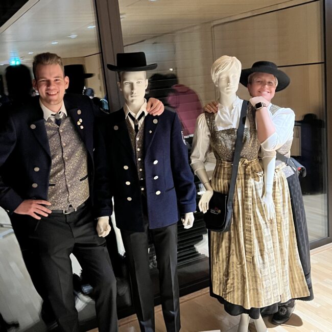 23 04 01 01 44 56 4560