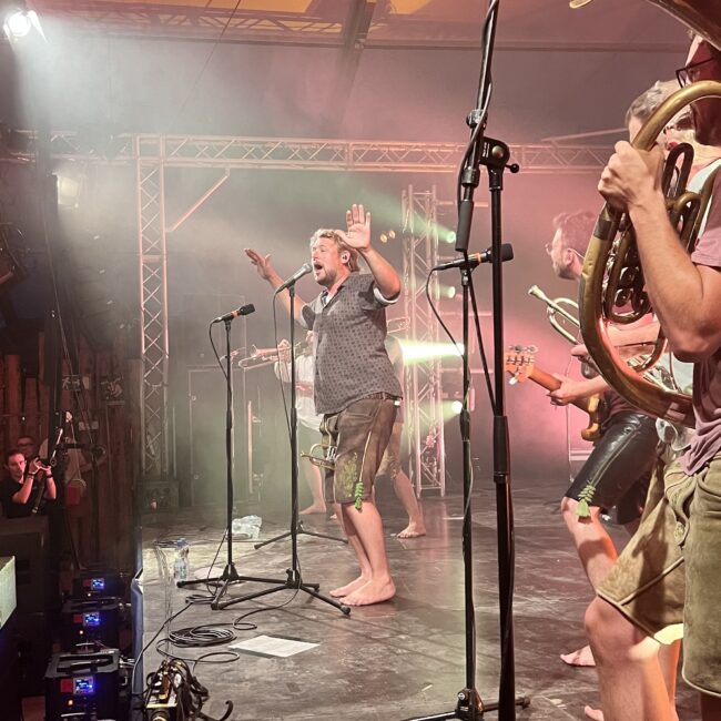 23 08 18 20 59 44 9514