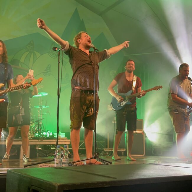 23 08 18 22 53 45 9775