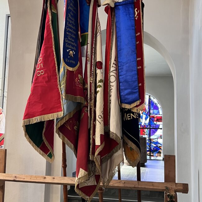 23 08 20 10 05 33 0083