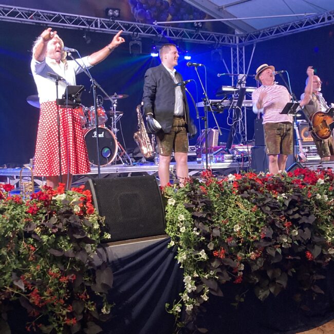 B4186035 48FE 4E33 B488 0AA6D2036E40