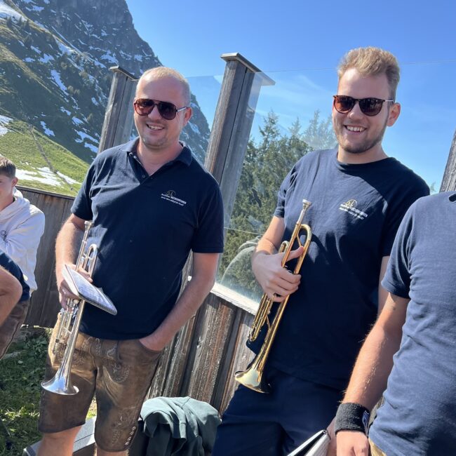 24 09 21 11 16 26 3900