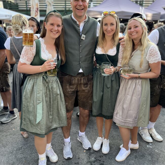 24 09 21 16 47 33 4072