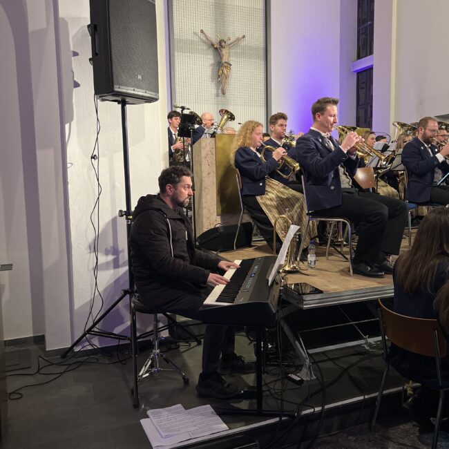 24 12 15 18 32 26 6062