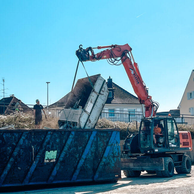 25 04 05 11 53 04 0832