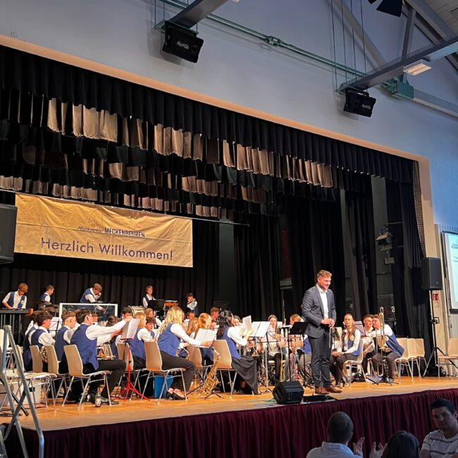 25 04 12 19 54 12 1027