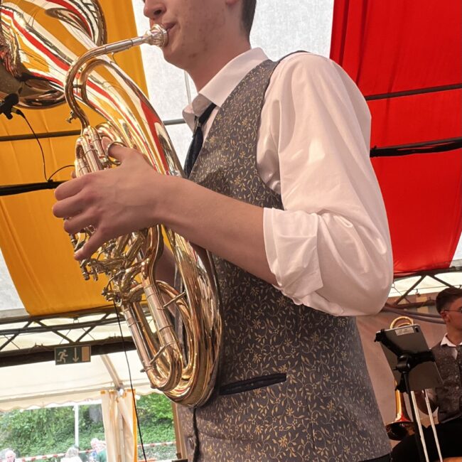 25 06 01 12 32 18 0033