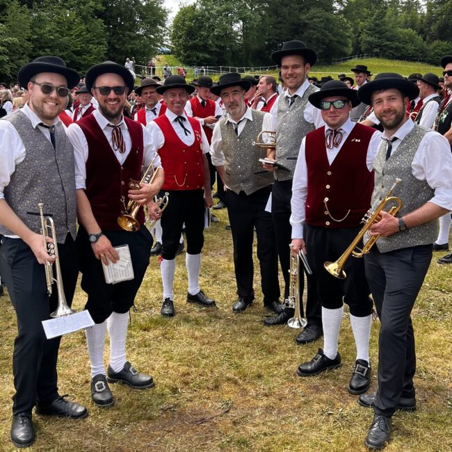 25 06 01 14 53 27 0077