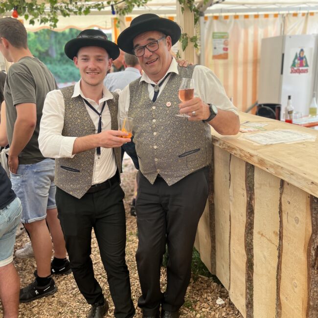 25 06 01 16 33 24 0098