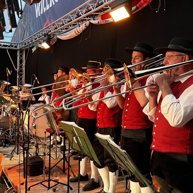 25 08 22 20 02 36 2798