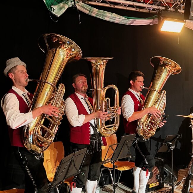 25 08 22 22 56 49 2858