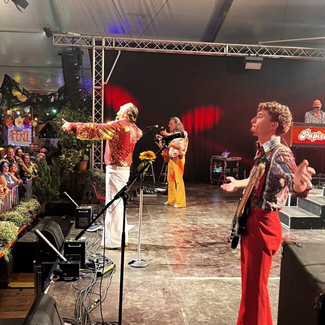 25 08 23 21 11 54 2980