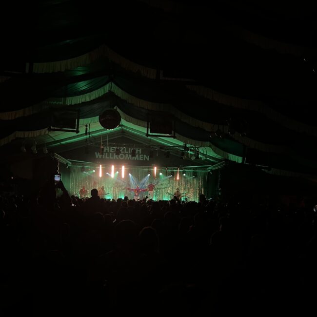 25 08 23 21 59 28 3004