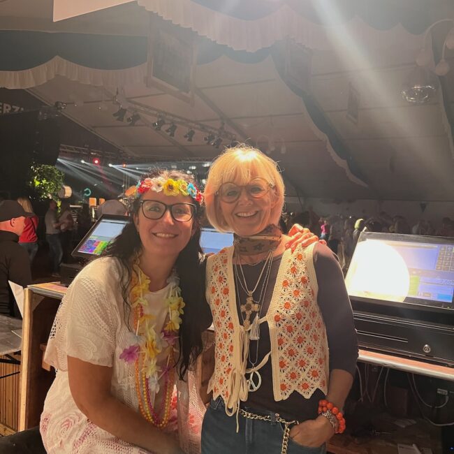 25 08 24 01 08 11 8215