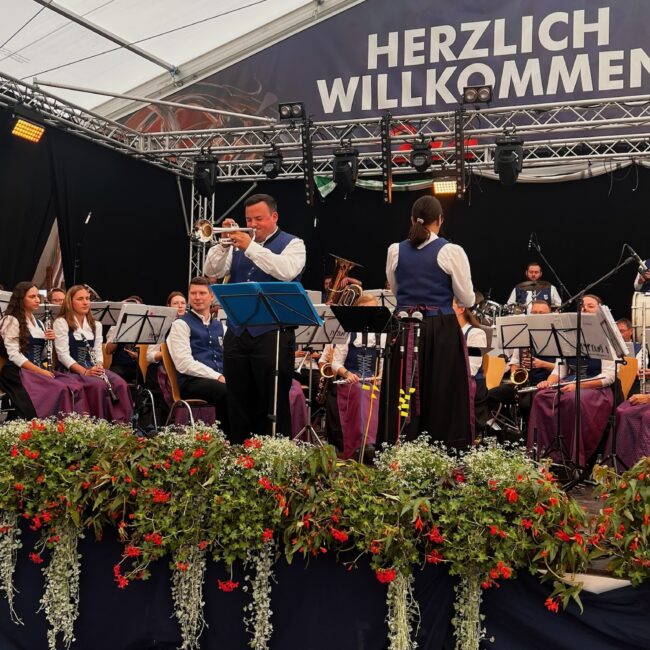 25 08 24 11 37 49 3060