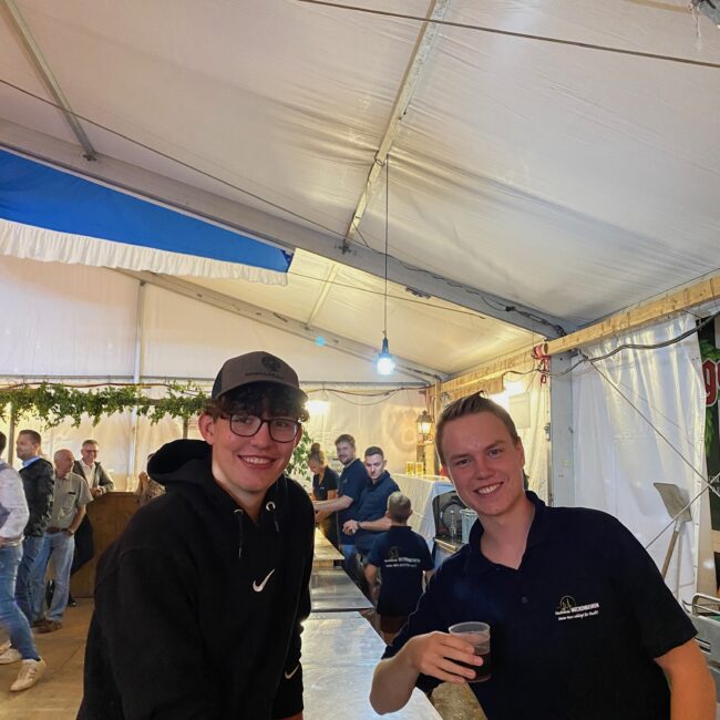 25 08 24 21 19 49 7175