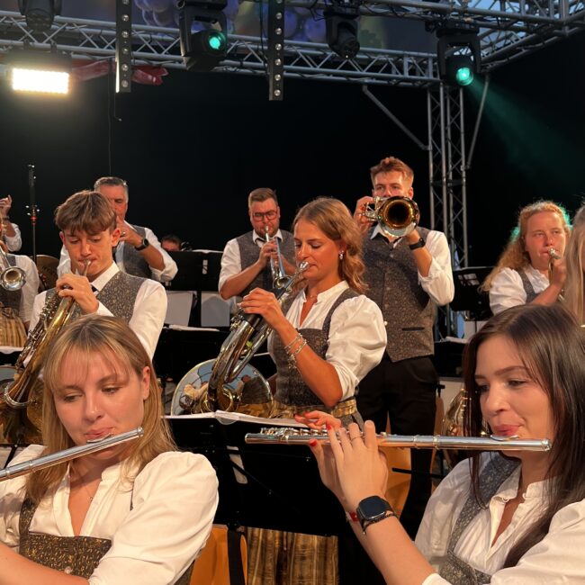 25 08 25 19 44 34 3128