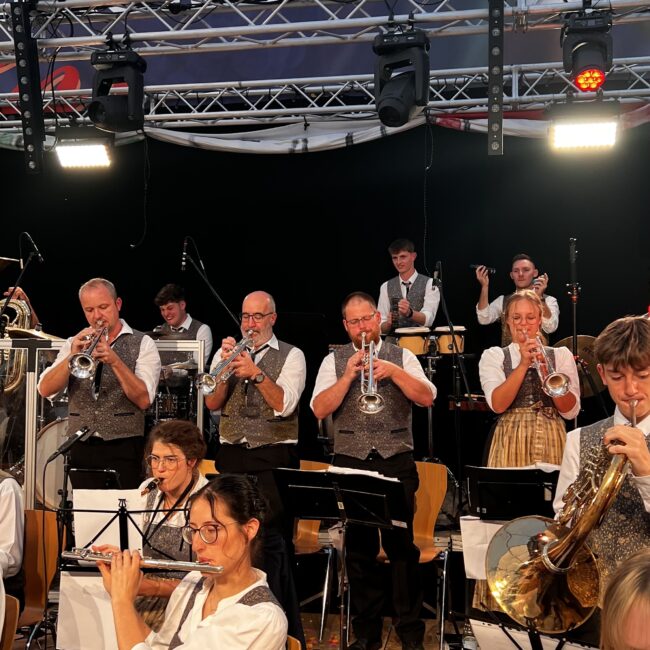 25 08 25 19 44 39 3130