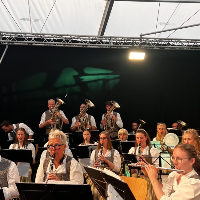 25 08 25 19 44 42 3131