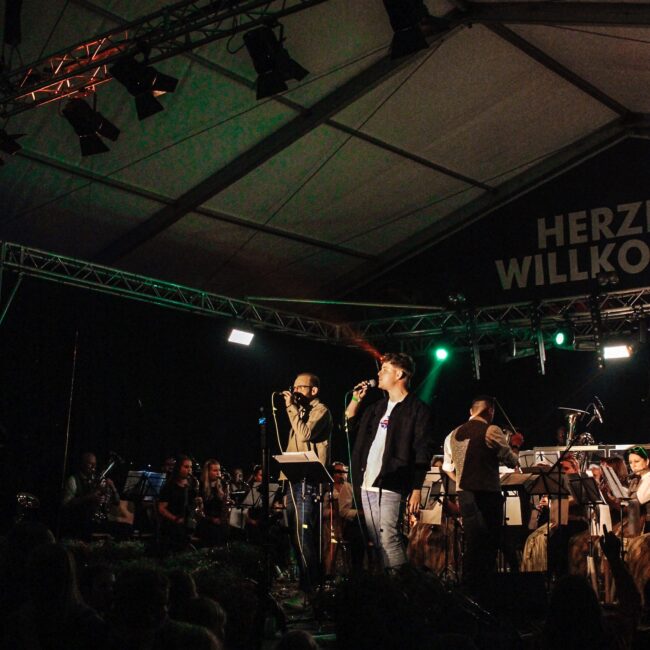 25 08 25 21 35 40 3388