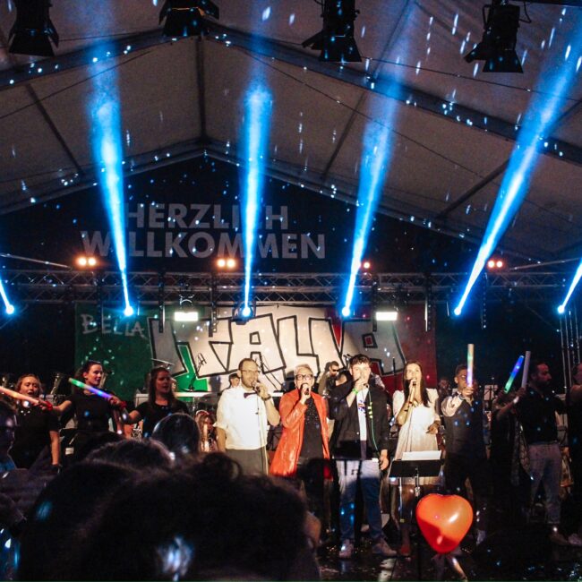 25 08 25 22 15 18 3732